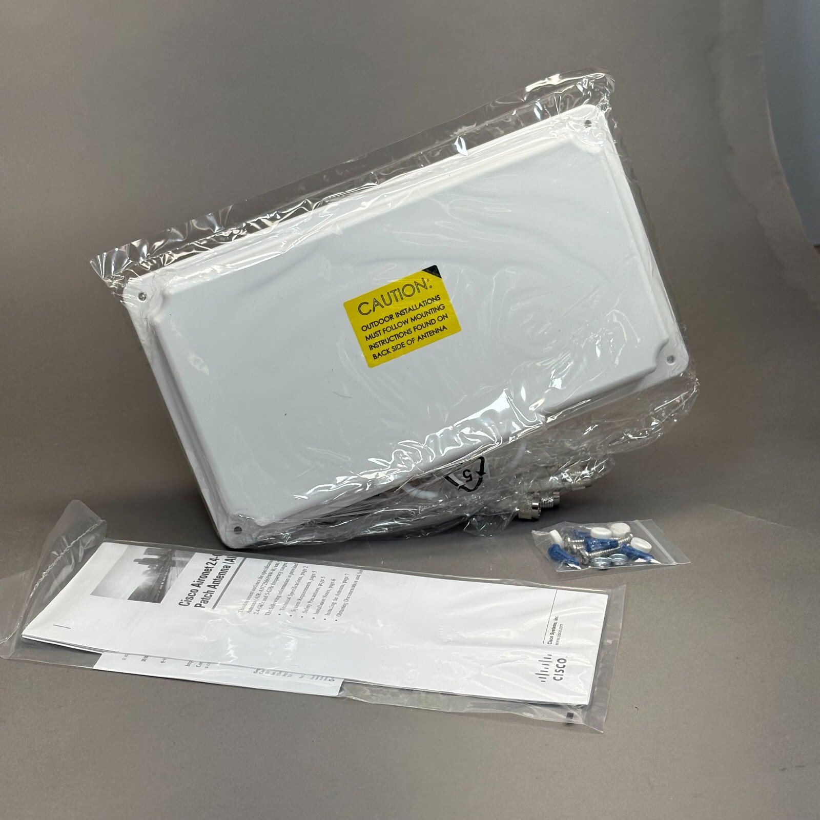 Cisco AIR-ANT2566P4W-R Dual-Band Directional Antenna 6 dBi 2.4/5 GHz 4-Port RP-T