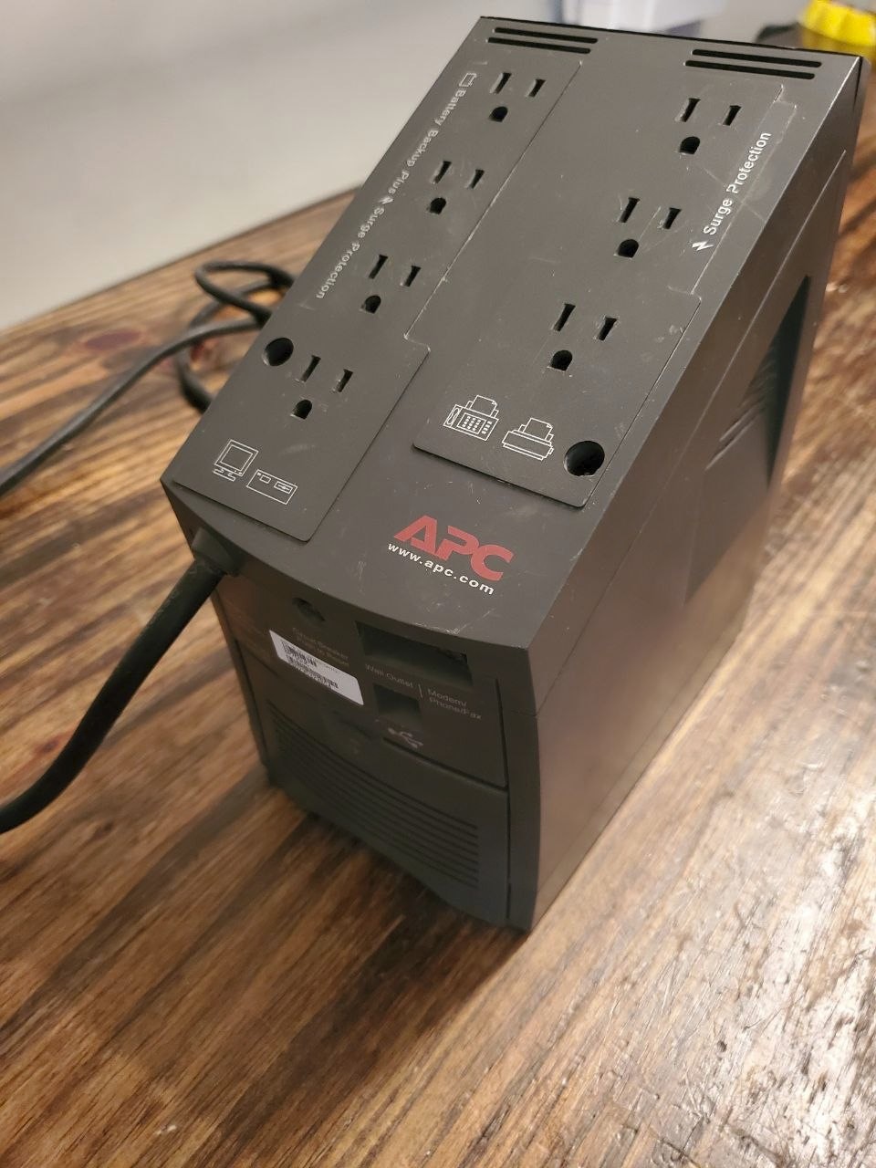 APC Back-UPS LS 700 - 7-Outlet, 700VA, 410W UPS