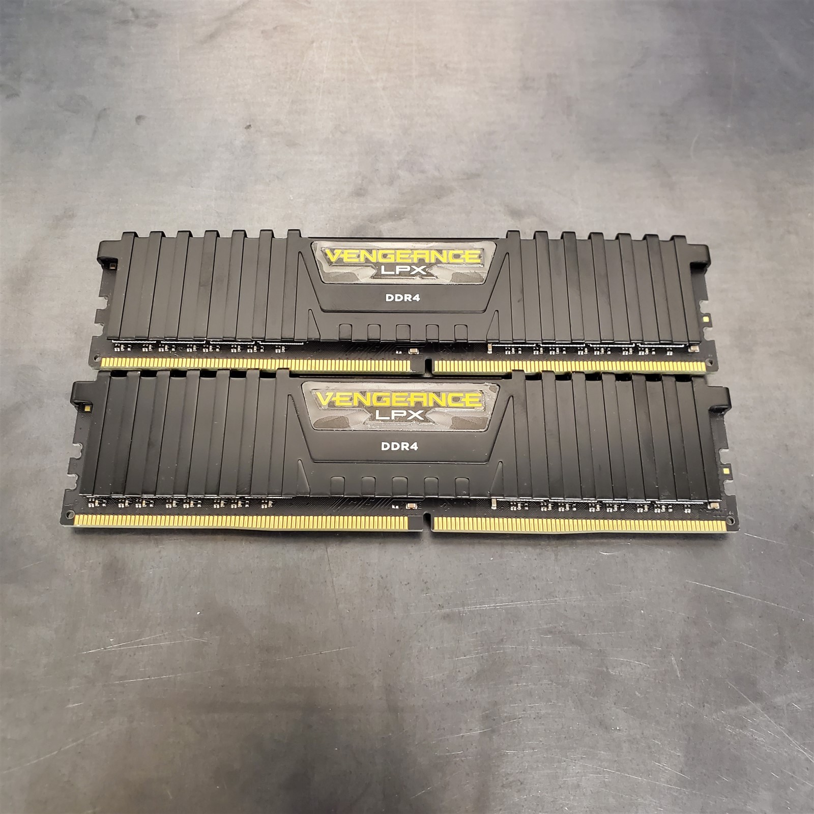 Corsair Vengeance LPX 16GB DDR4 3000MHz (2X8GB) CMK16GX4M2B3000C15 Desktop RAM