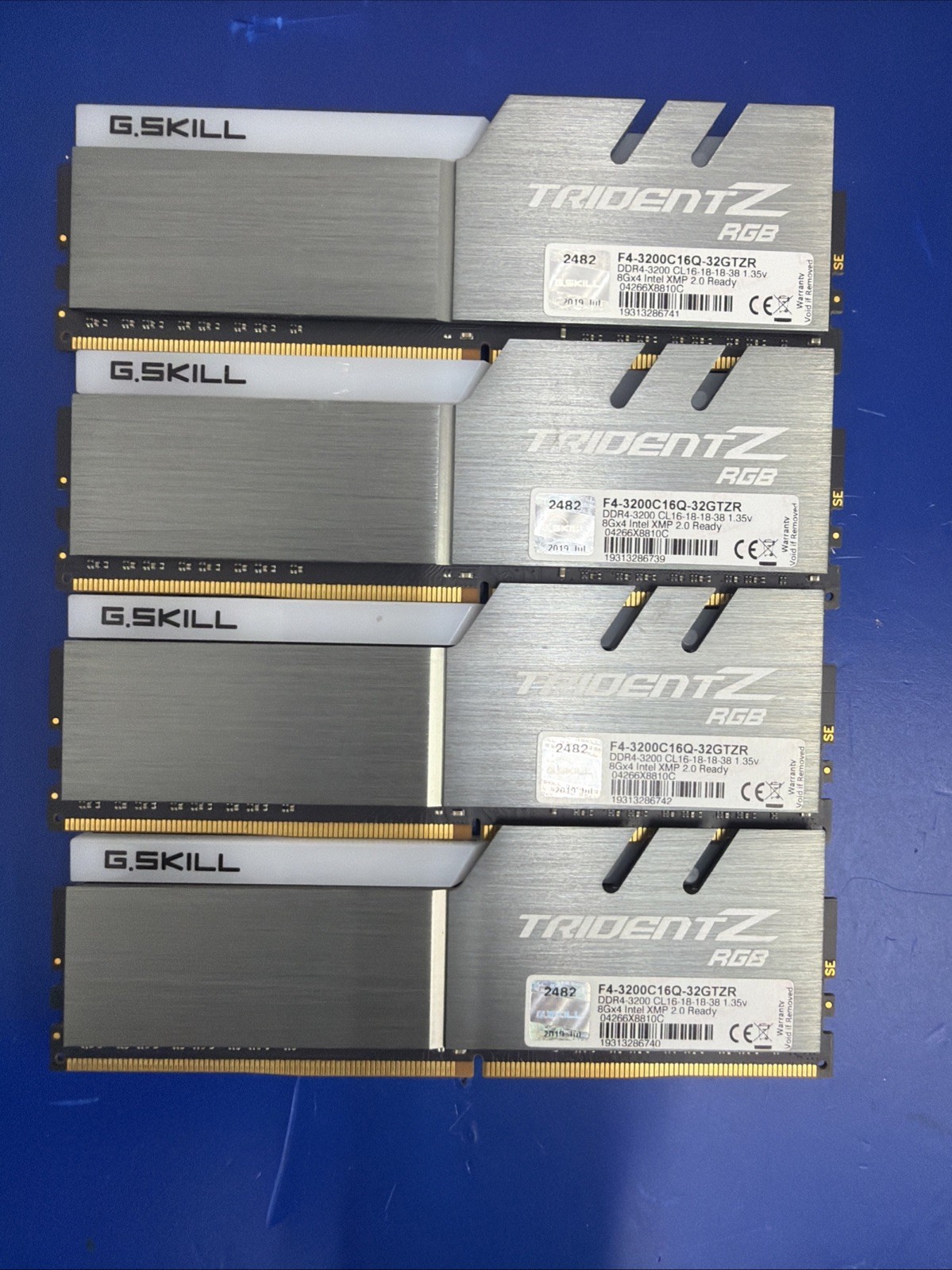 G. SKILL Trident Z RGB 32GB DDR4 3200 MHz PC4-17000 (F4-3200C16Q-32GTZR)
