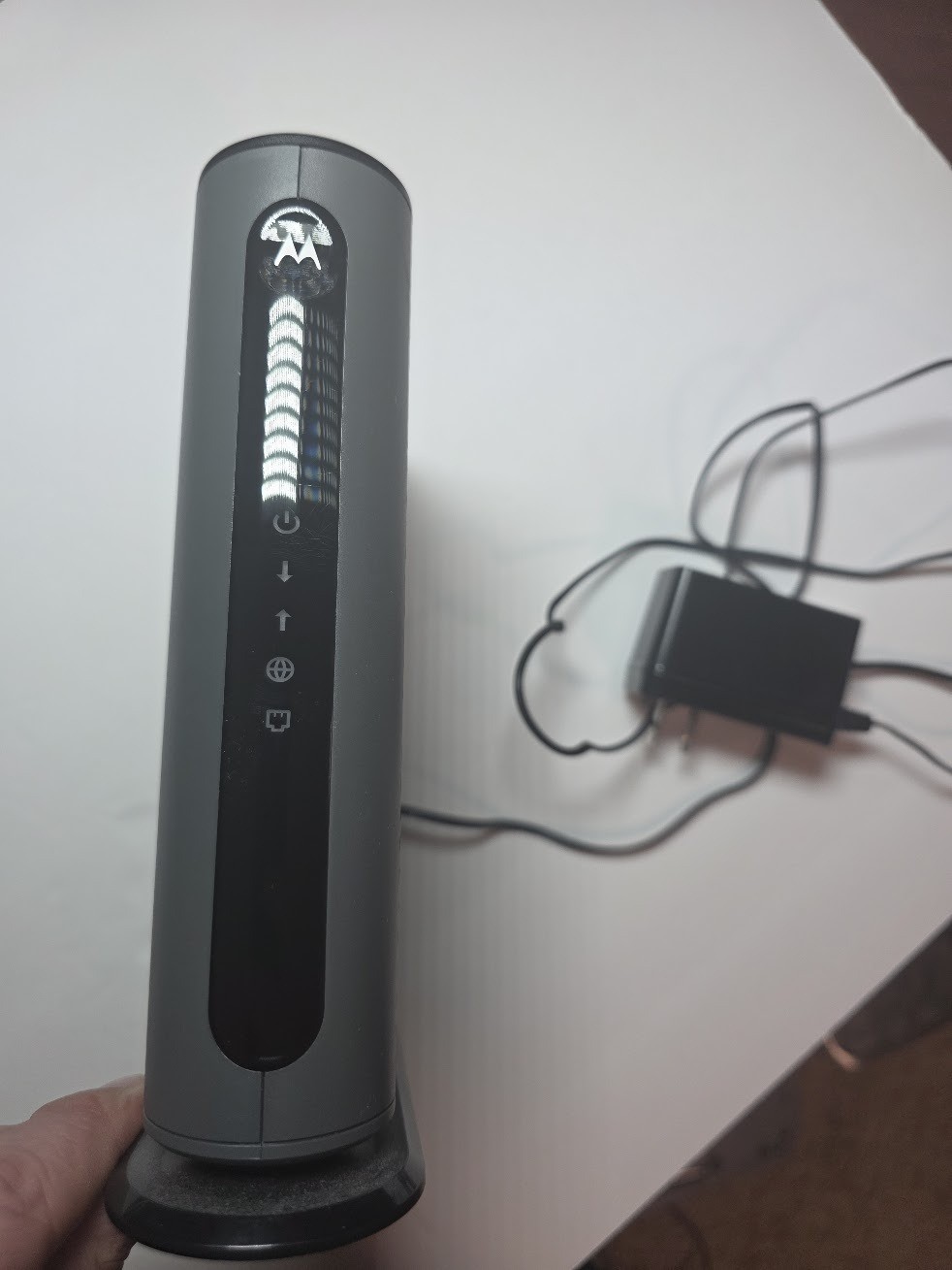 Motorola MB8600 DOCSIS 3.1 Cable Modem 32x8 Gigabit w/ Power Adapter Tested