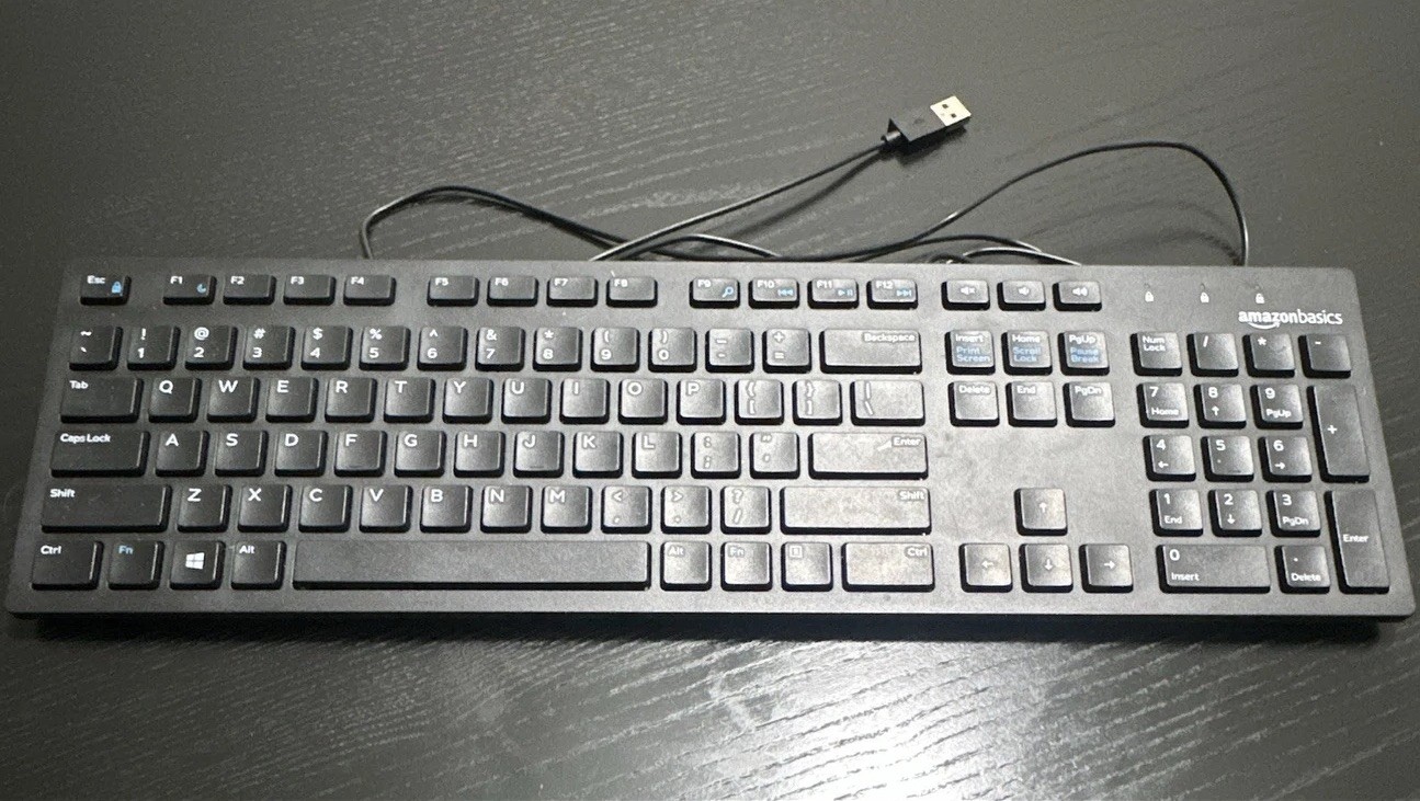 AmazonBasics MD-005 Wired USB Keyboard, Black, English QWERTY, Multimedia