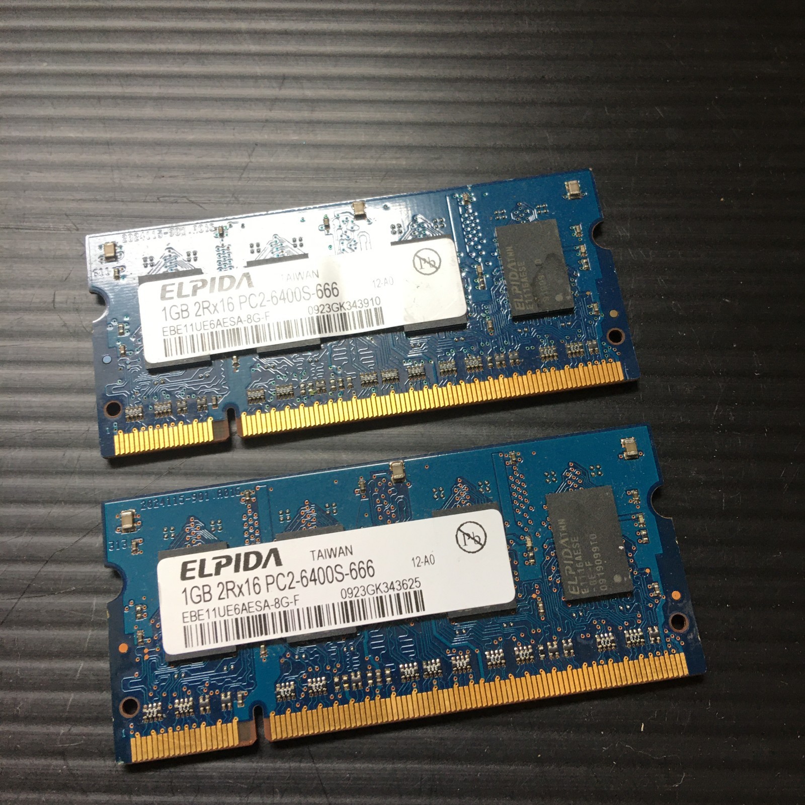 2PCS ELPIDA Dell SNPPP102C / 1G 2Rx16 PC2-6400S-666 Laptop Memory