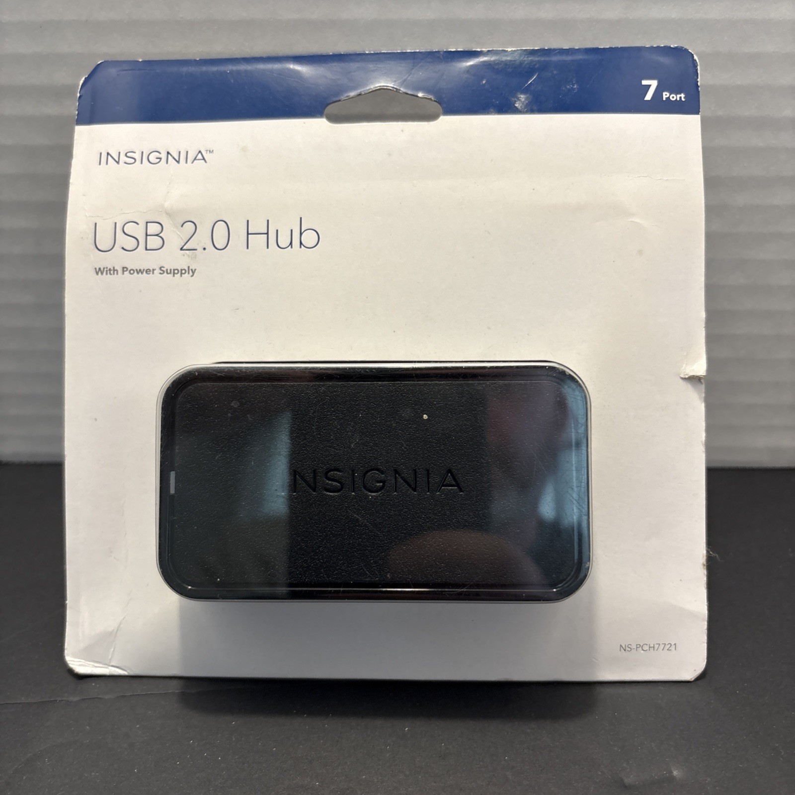 Insignia USB 2.0 7-Port Hub - Factory Sealed
