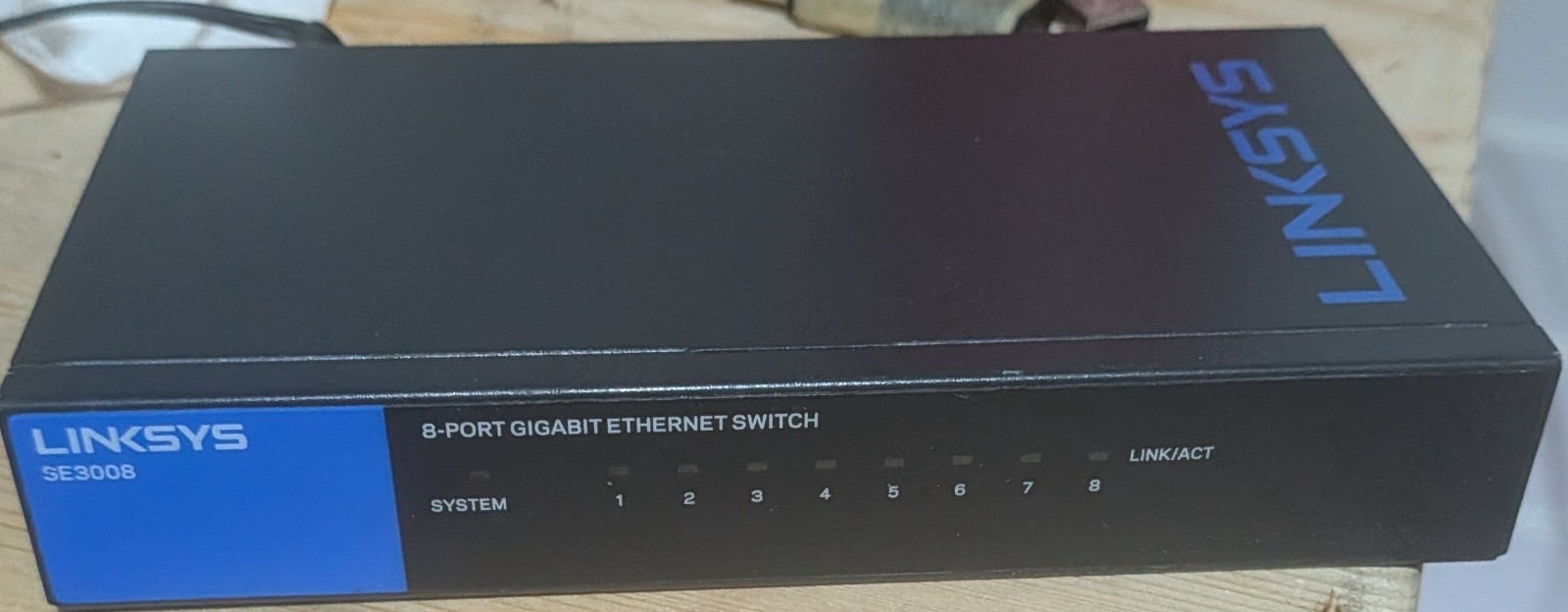 Linksys 3800 8-port Gigabit unmanaged switch