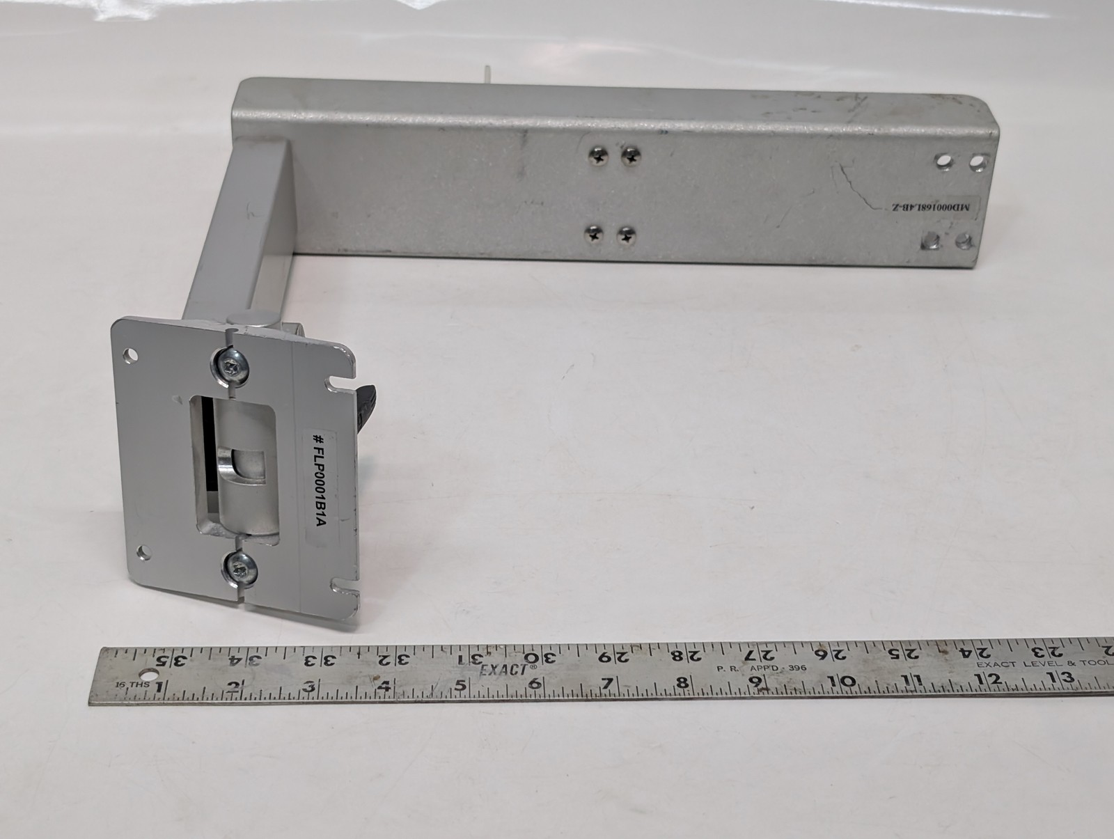 GCX Articulating Wall Mount Arm Medical Monitor FLP0001B1A MD000168L4B-Z