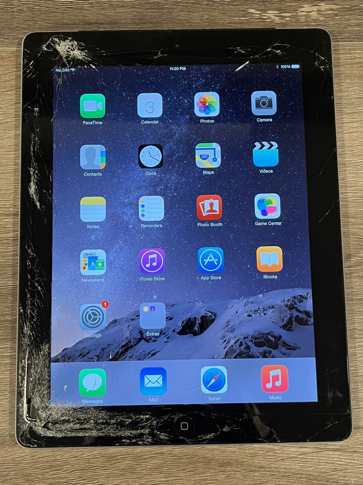 Apple iPad 4th Gen. 16GB, Wi-Fi + Cellular (Verizon), 9.7in - Black *CRACKED*