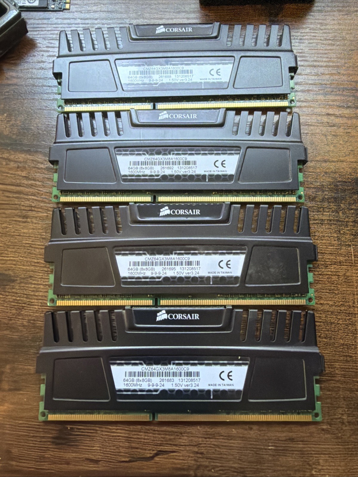 corsair vengeance CMZ64GX3M8A1600C9 32gb Kit 4x8gb Memory RAM 1600MHz