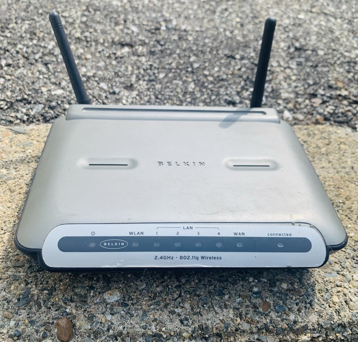 Belkin F5D7230-4 54 Mbps 4-Port 10/100 Wireless G Router