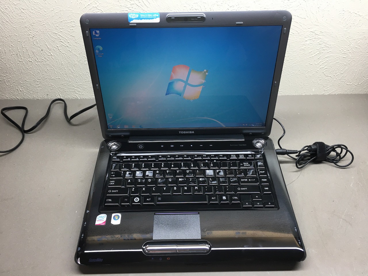 Toshiba Satellite A305-S6872 Intel Core 2 Duo T5800 2GHz 3GB 250GB HD Windows 7