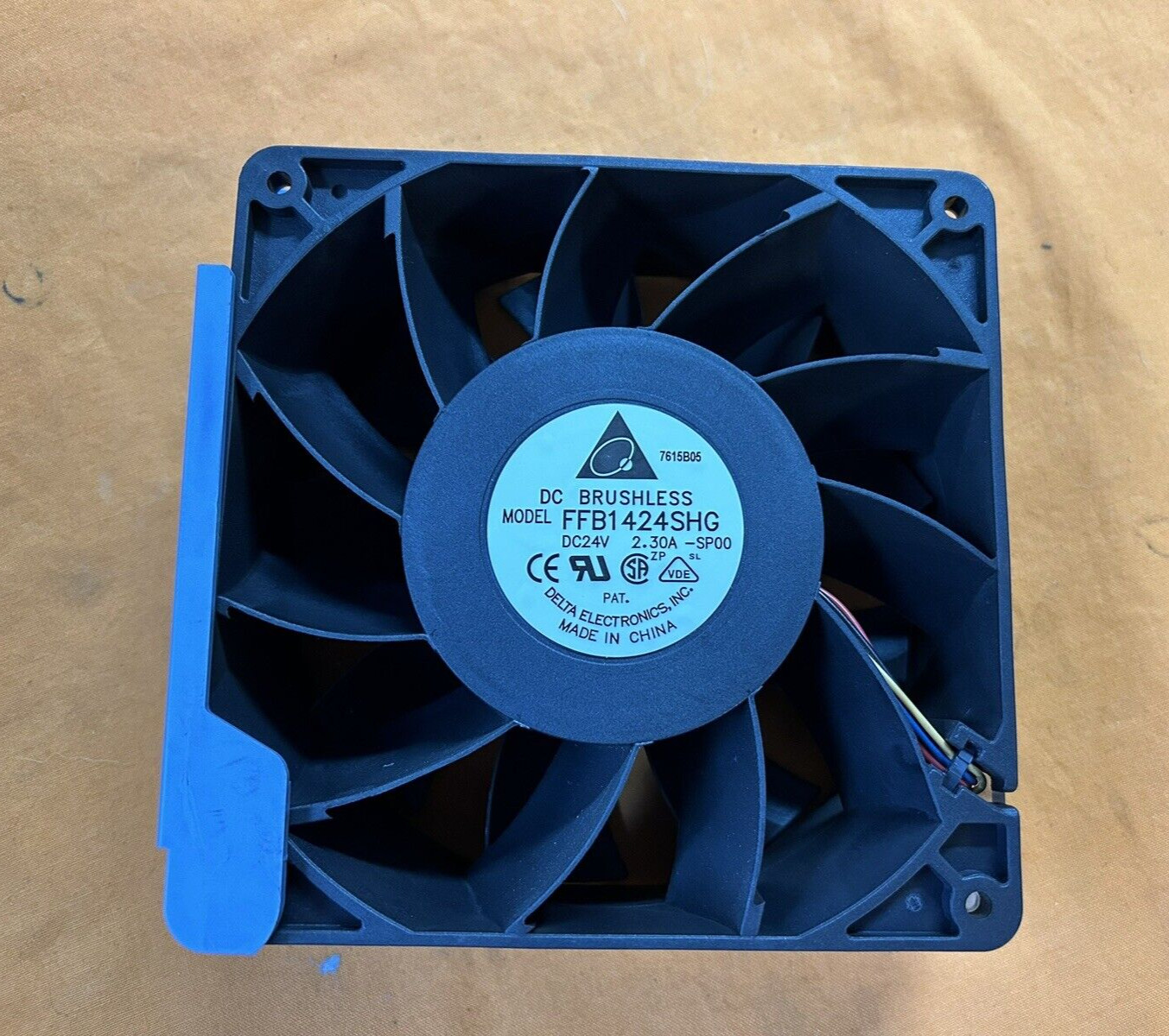 Delta Electronics  model FFB1424SHG - DC Brushless Fan DC24V 2.30A - SP00 (*)