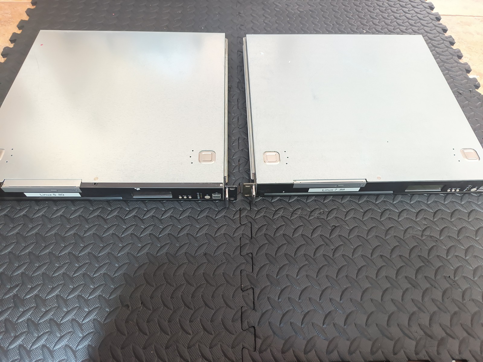 2 Rackmount Server MSI MS-9211 powers on micro-star international