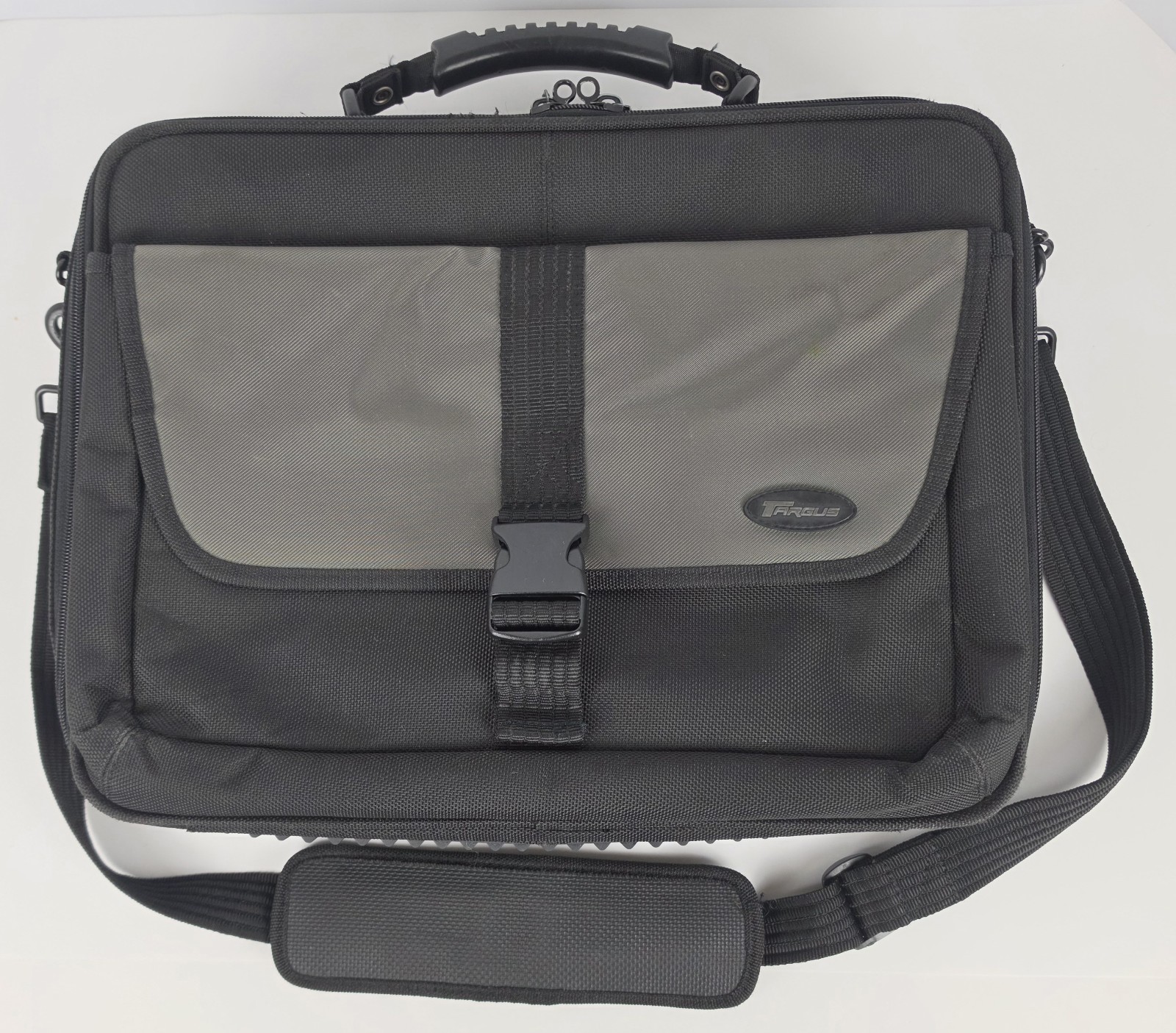 Targus CPT400 Platinum Deluxe Computer Laptop Notebook Case 18 In X 14 In Black