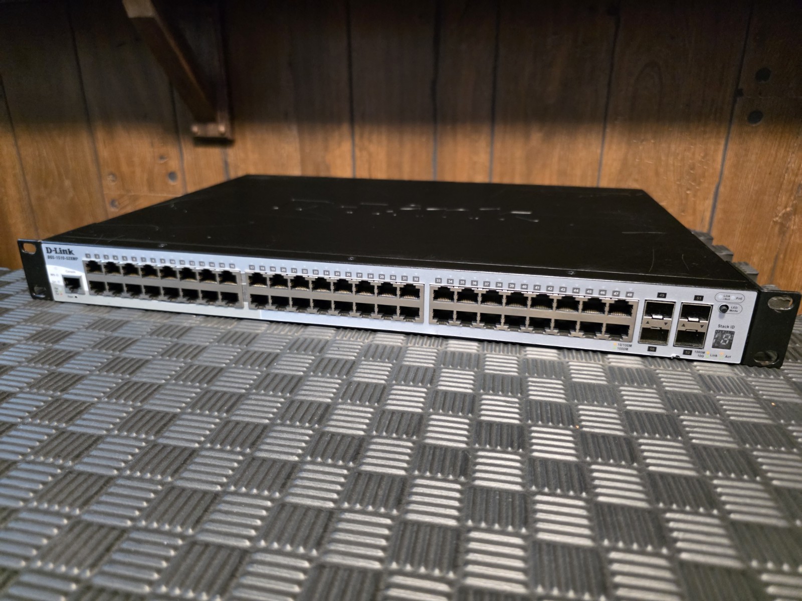 D-Link DGS-1510-52XMP - Stackable 48-Port PoE Smart Managed Switch w/ 10G 