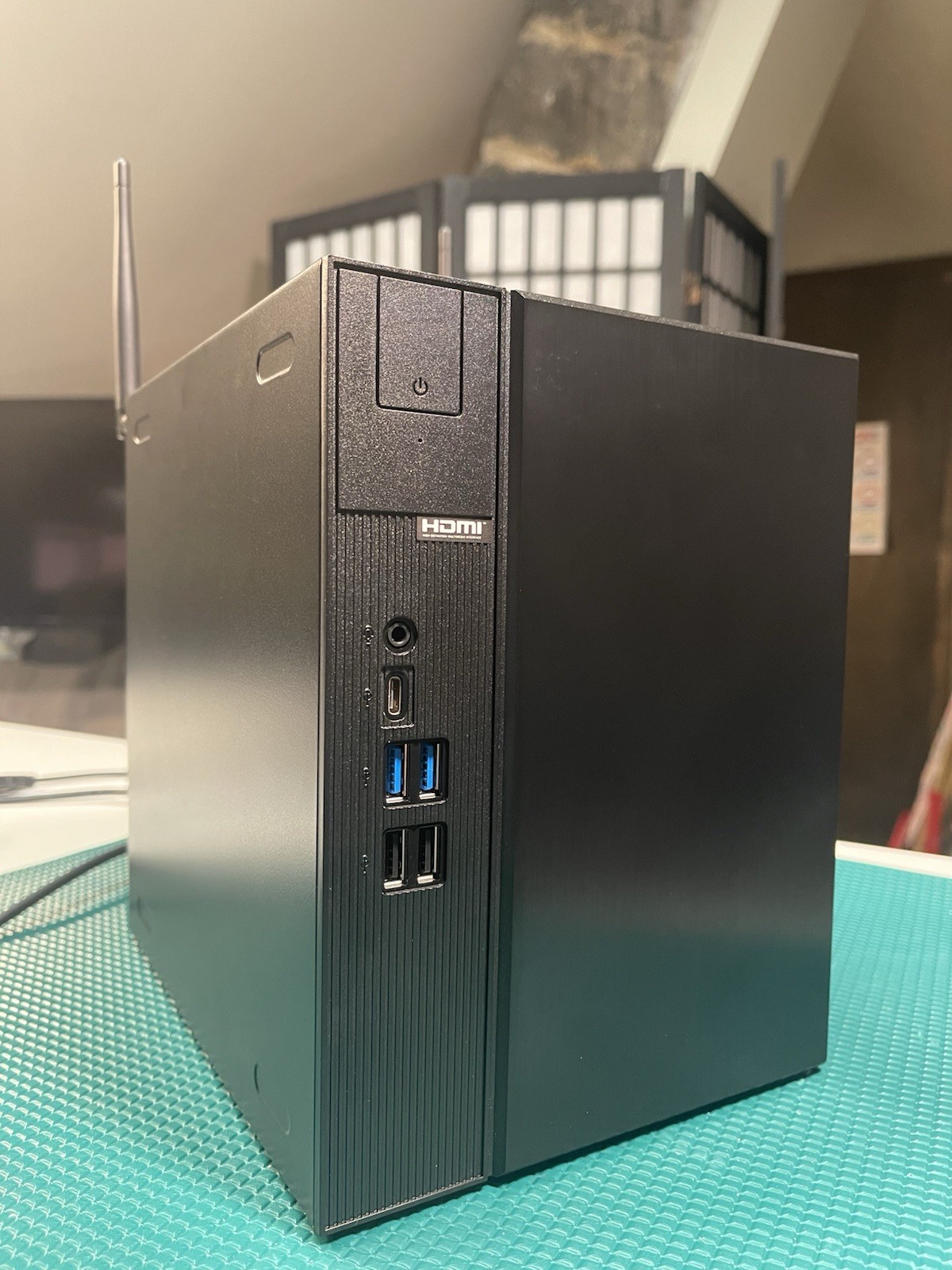 ULTRA-COMPACT MINI POWERHOUSE - Ryzen 5 7600 + RX 6600 8GB (DDR5 AM5 Platform)