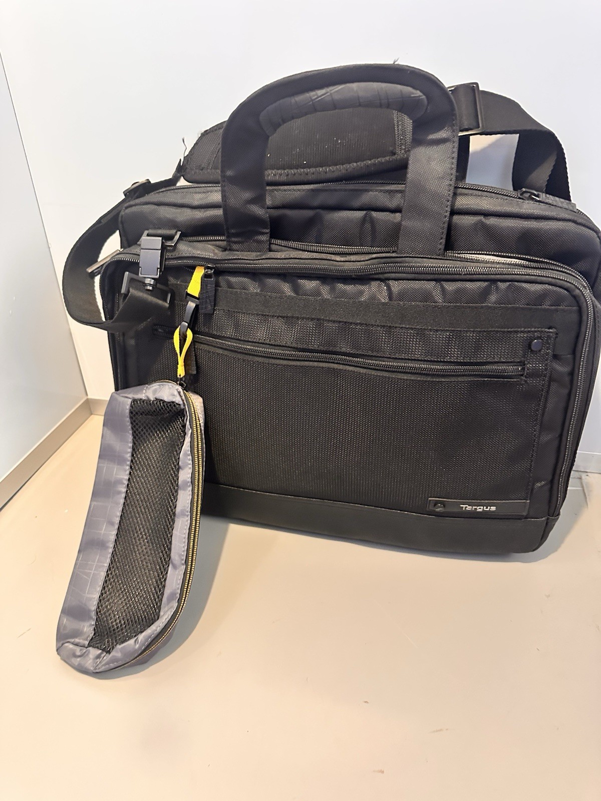 Targus Revolution Laptop Briefcase Carry Bag 17 Inch Black Checkpoint Friendly.