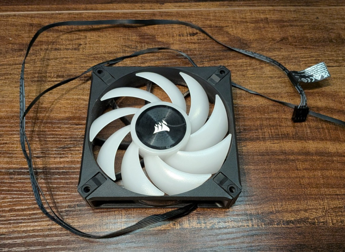 Corsair iCUE AF120 RGB ELITE 120mm PWM Fan (/RT6-24214-AF120-UG)
