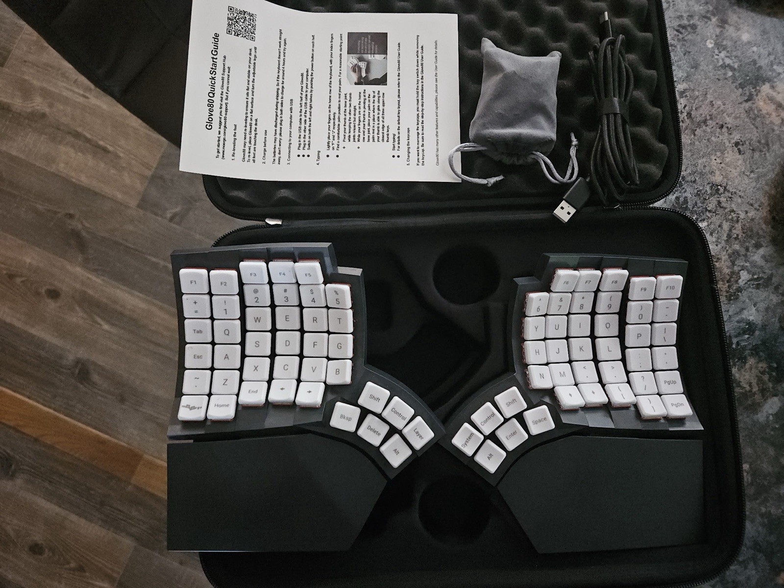 MoErgo Glove80 Ergonomic Split Wired Keyboard QWERTY English Black/White Case