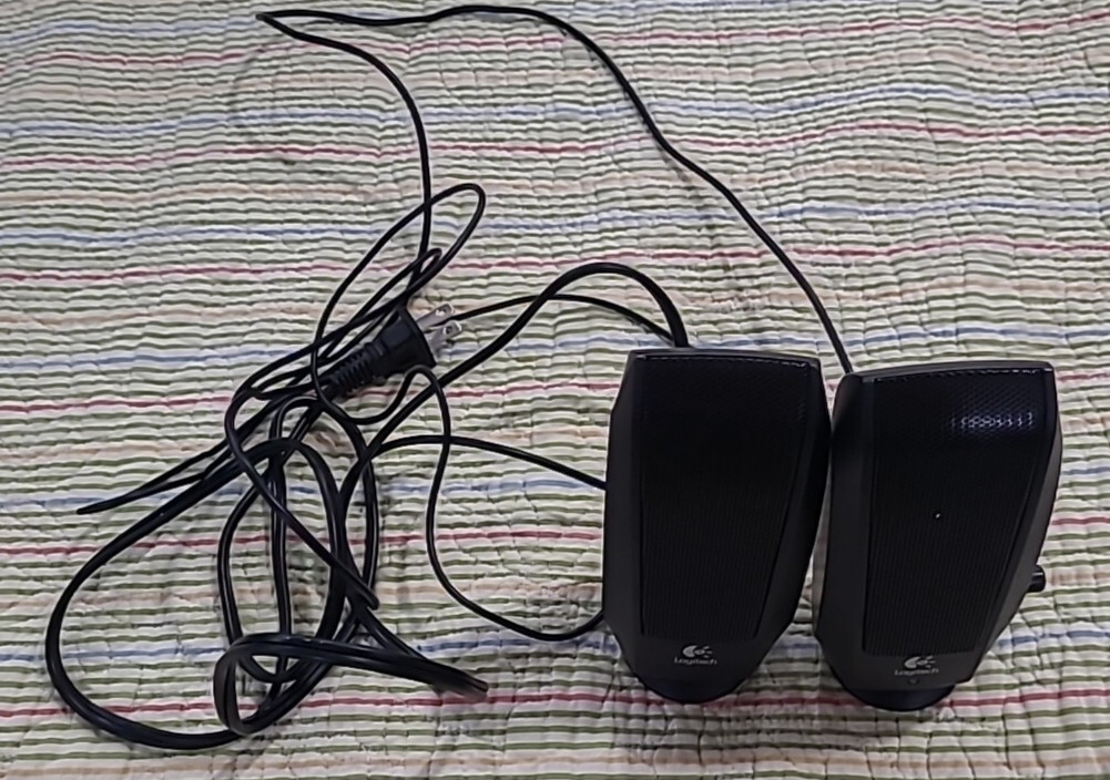 Logitech S120 Desktop Computer Stereo Speaker system 880-000065 Black