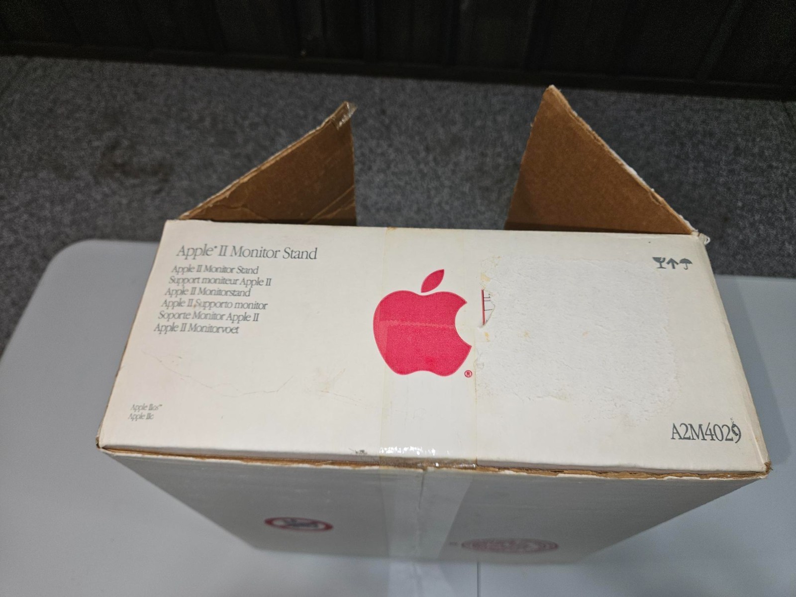 Apple Ii Monitor Stand With Box - A2M4029 - No Major Yellowing