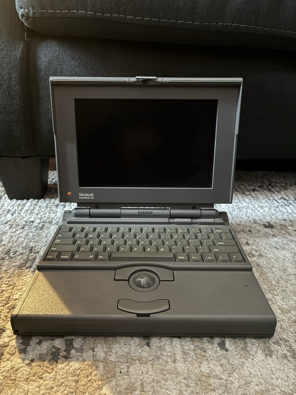 Apple Macintosh PowerBook 140 Powers On Chime Read Description