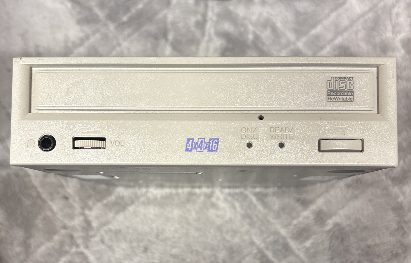 Yamaha CRW4416S-NB 4x/16x Internal 5.25in SCSI CD-R/RW Drive 2MB Beige