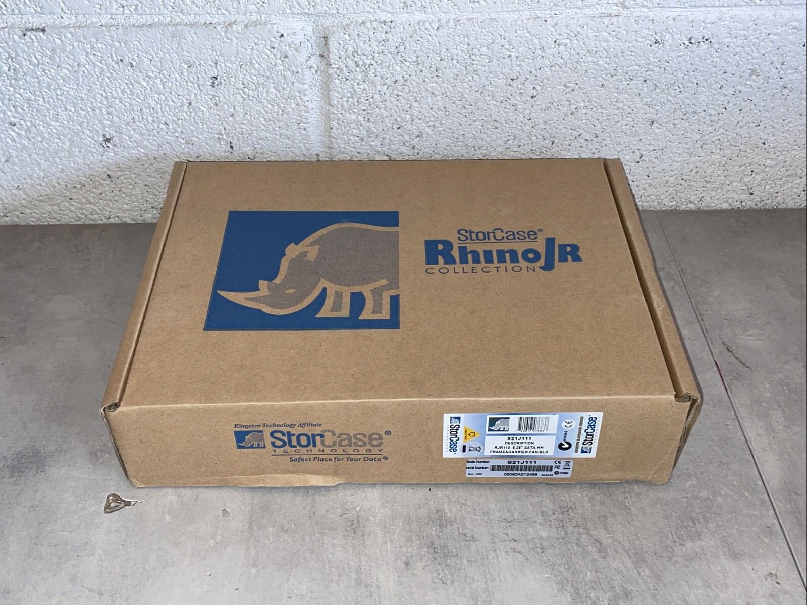 New - StorCase Rhino Jr. S21J111 5.25" SATA Lockable and Removable HDD Enclosure