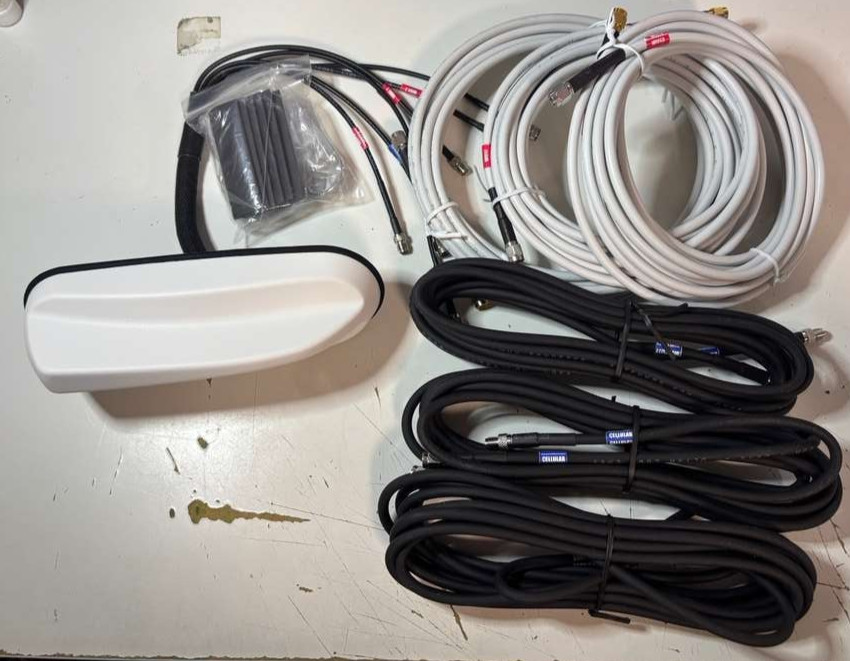 Sierra Wireless AirLink Antenna: 6-in-1 SharkFin 6001262 - White