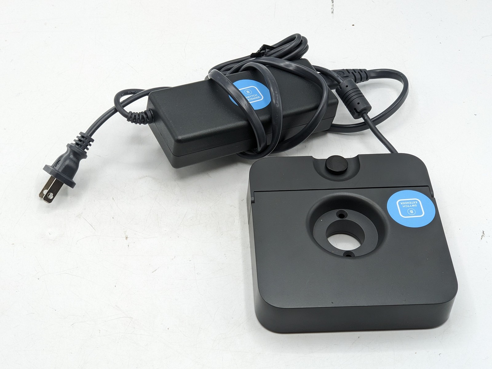 Logitech Swytch Extender V-U0056 BYOD Table Hub - P/N 852-000003 W/ POWER ADAPT