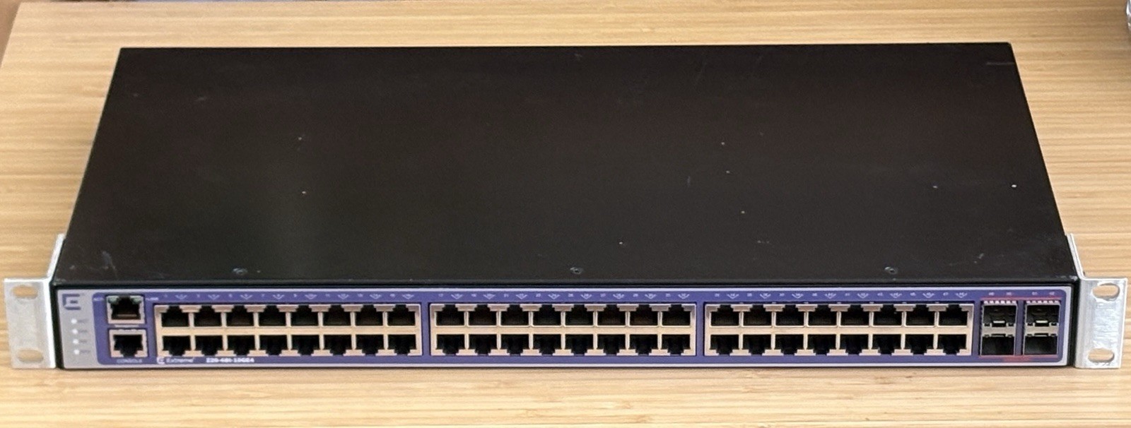 Extreme Networks 220-48P-10GE4 48-Port gigabit switch with 4x 10GBe SFP+ uplinks