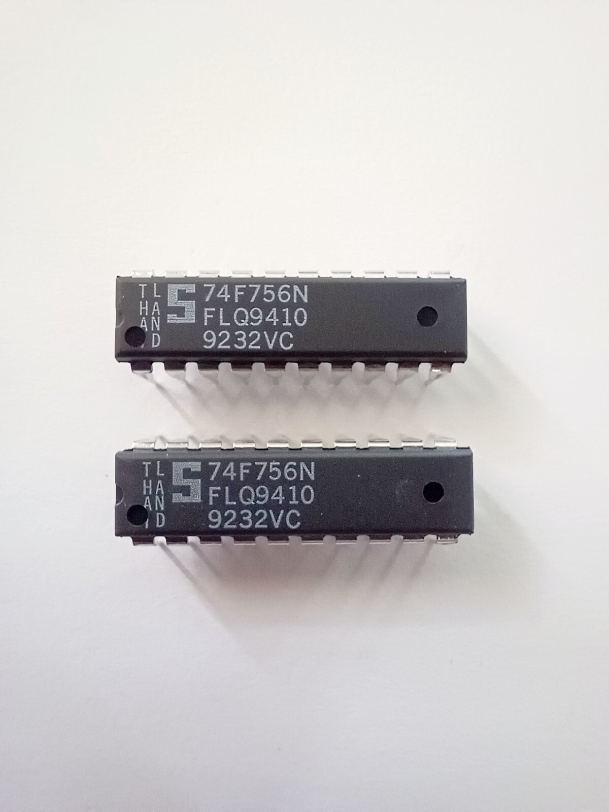 Lot of 2* SIGNETICS 74F756N IC chip  DIP-20 MILITARY OR AVIATION CHIPS NOS, NEW