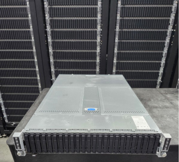 Intel 2U 4-Node 24SFF Cloud/HPC Server 8x Gold 6140 144-Core 2.3GHz 1.5TB RAM