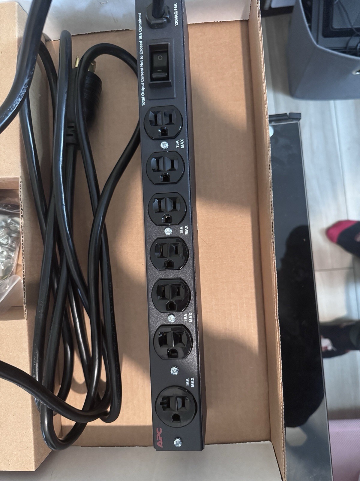 APC Dell DMO7RM-20 7-Outlet High Leakage Current PDU DM07RM-20 w/ Brackets