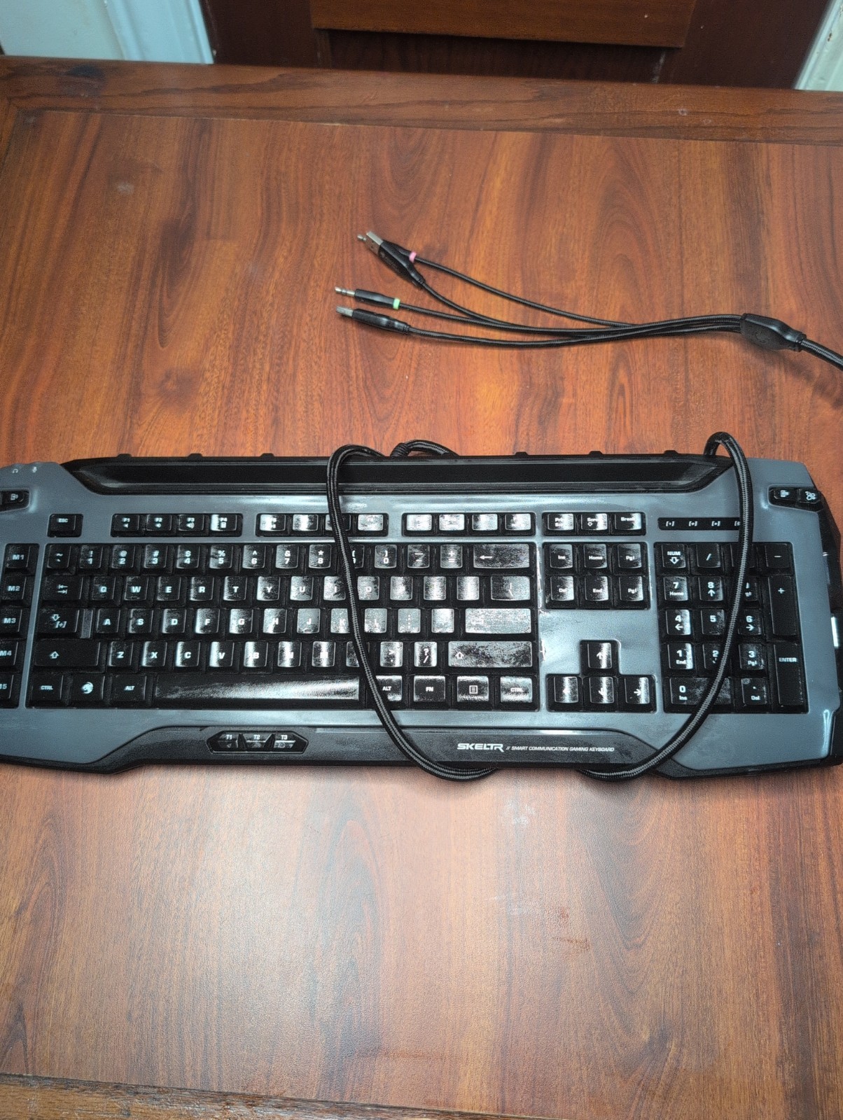 Roccat Skeltr Smart Communication Gaming Keyboard USB Macro Keys Black Tested