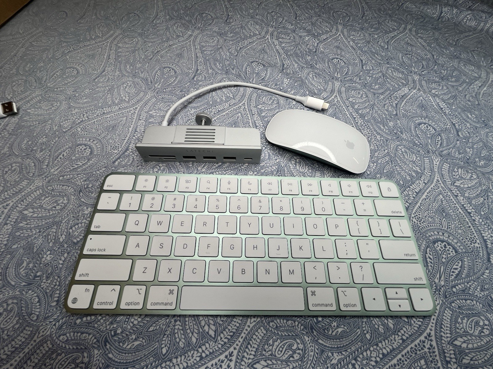 Genuine OEM Apple Magic Keyboard A2450 , Magic Mouse A1657 & Clamp On Hub *used*