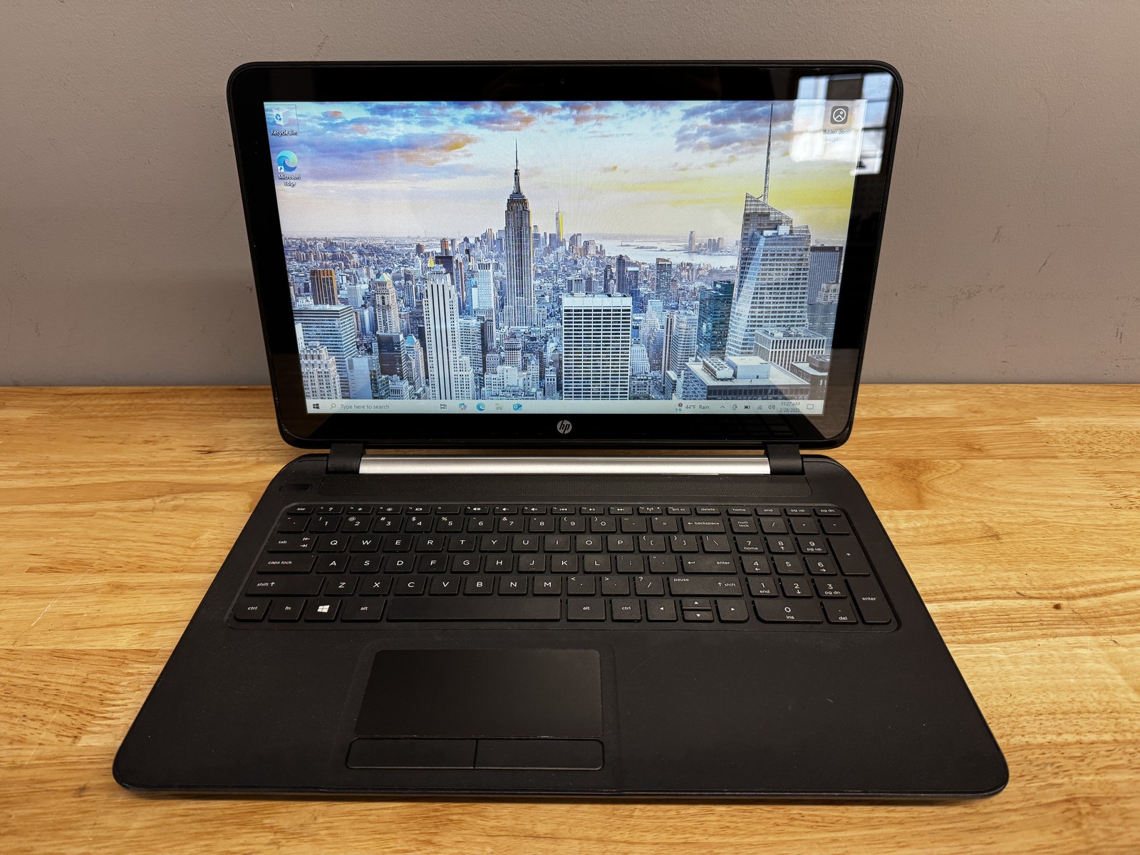 HP 15-F024WM 15.6” TOUCHSCREEN Laptop Intel, 4GB RAM, 128GB SSD, W10