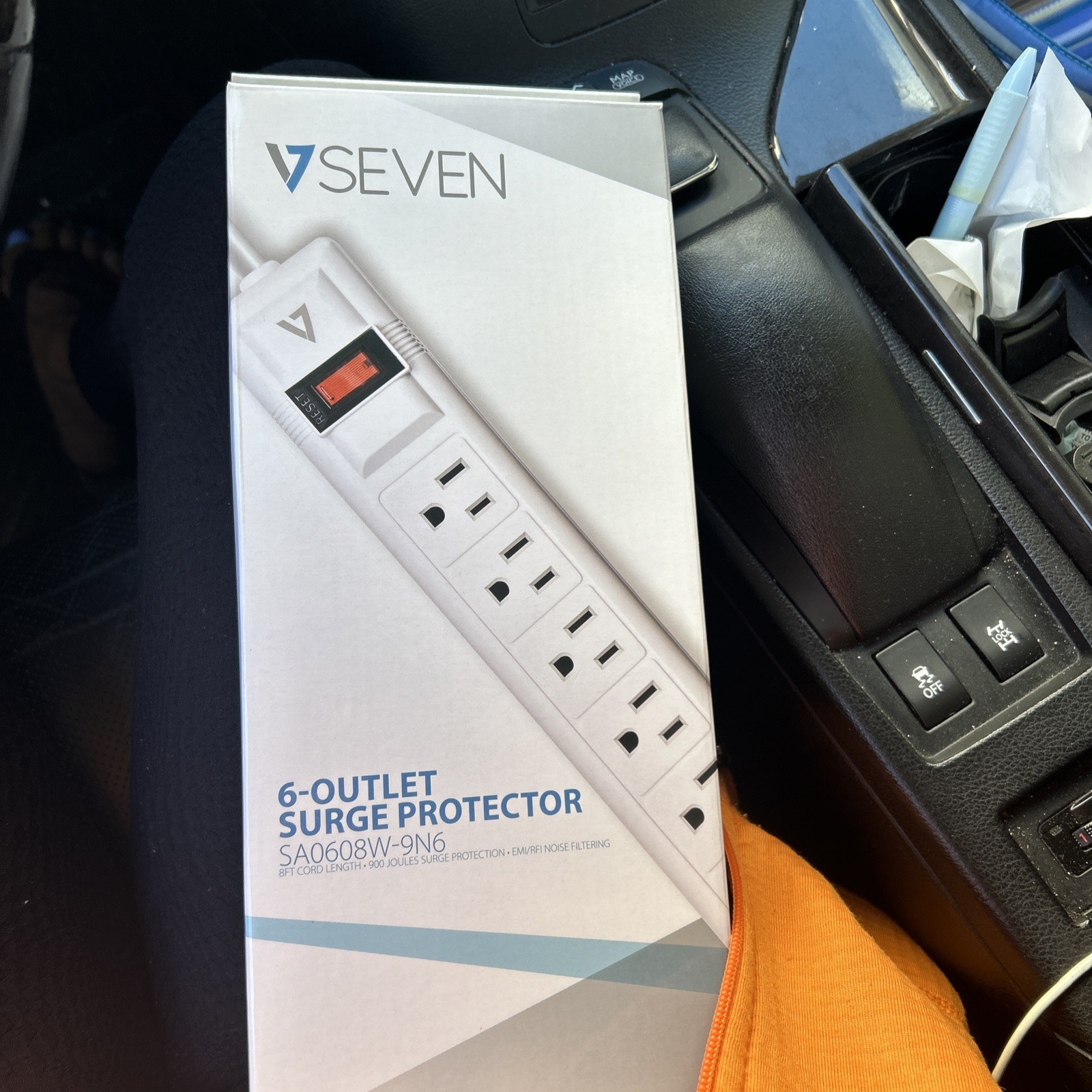 V7 SA0608W-9N6 6-Outlet Home/Office Surge Protector, 8 ft Cord, 900 Joules – Whi