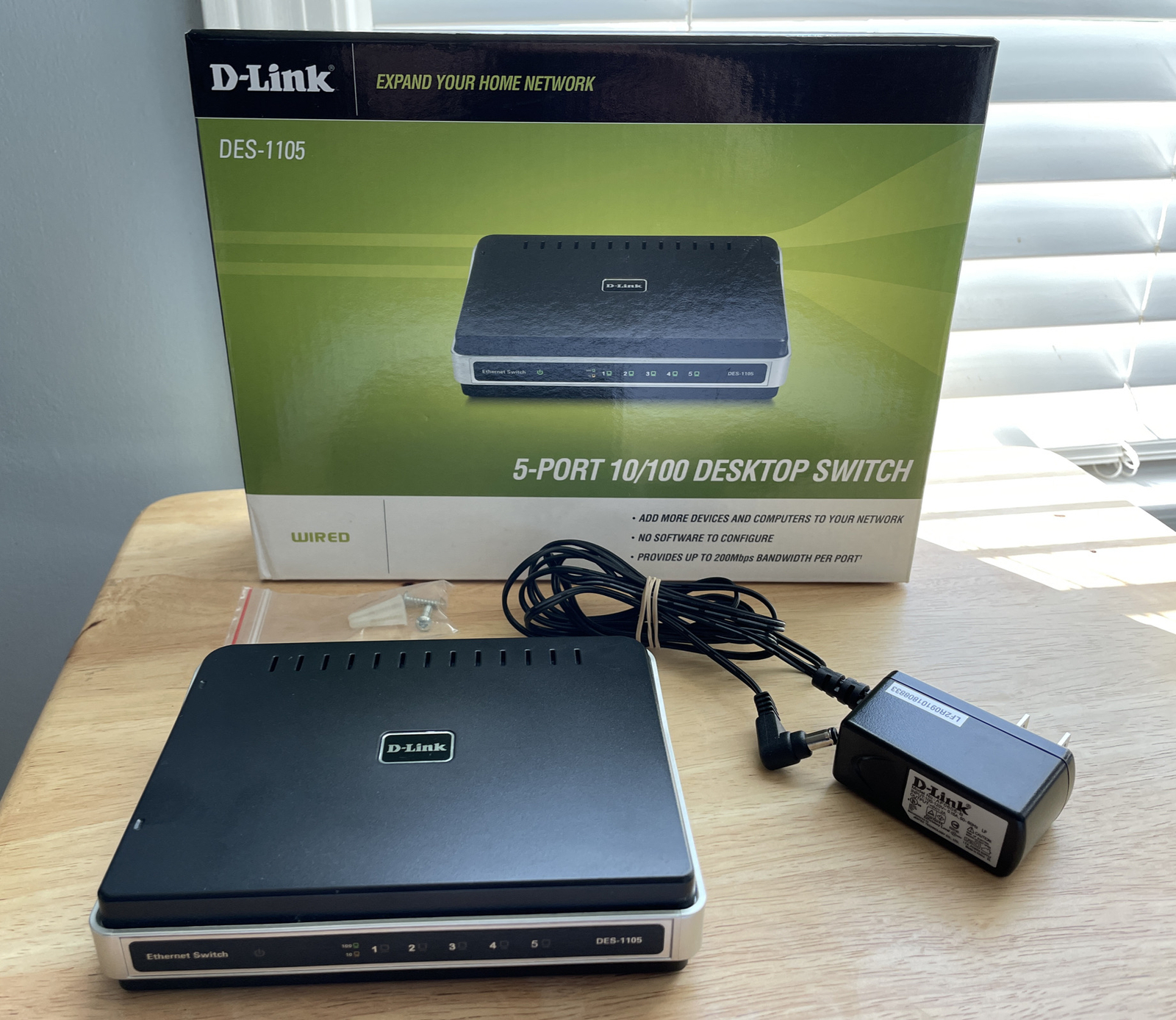 D-Link  DES (DES1105) 5-Ports External Switch *Free Shipping*