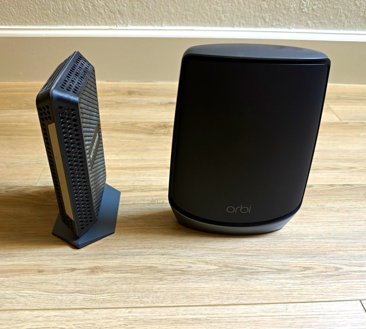 Orbi Ultra Performance Mesh WiFi 6 Router AX6000 Black RBK862SB Netgear CM1000v2