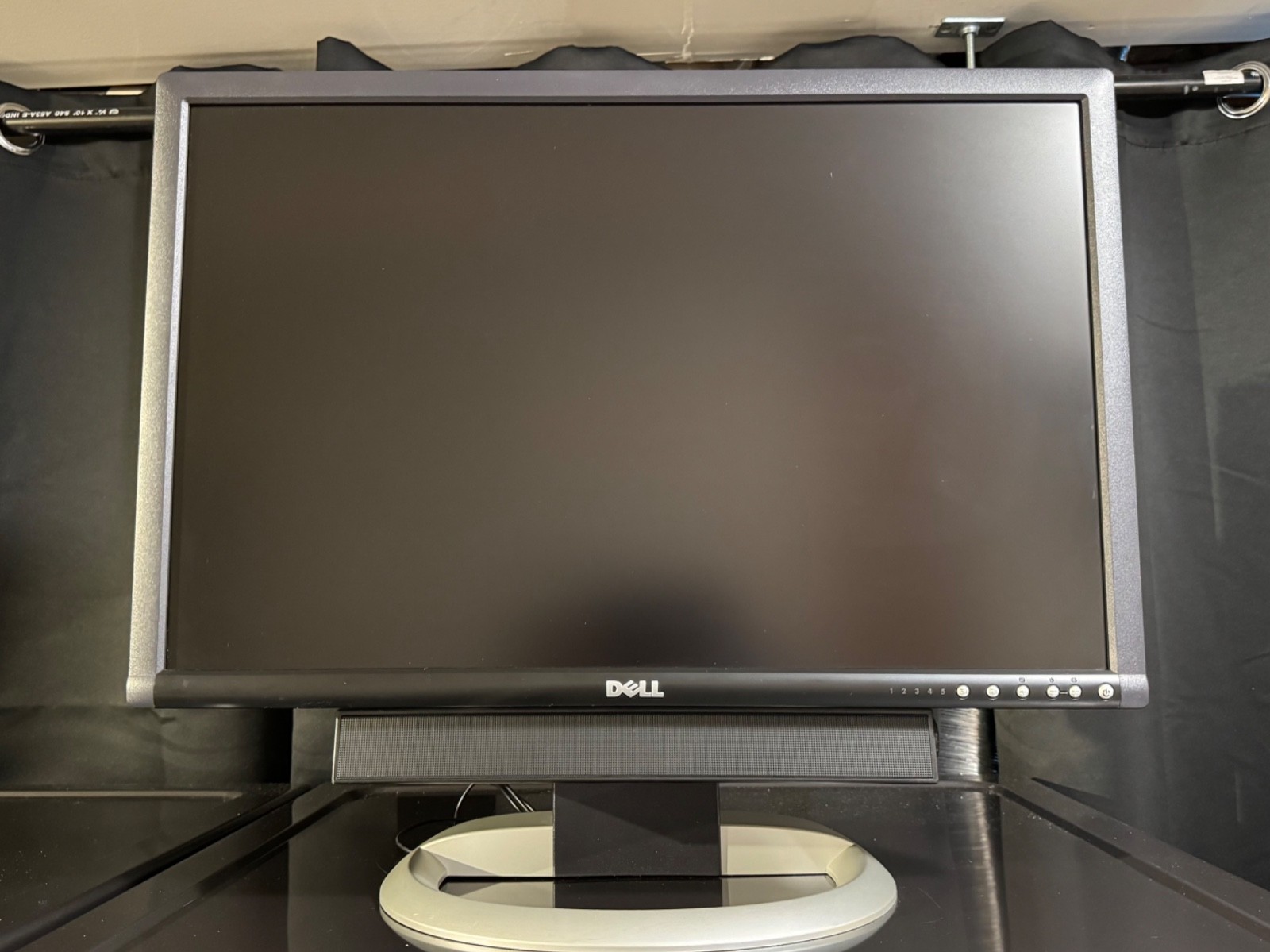 Dell 2405FPW 24" Monitor with Stand and Speaker Bar - Great Condition