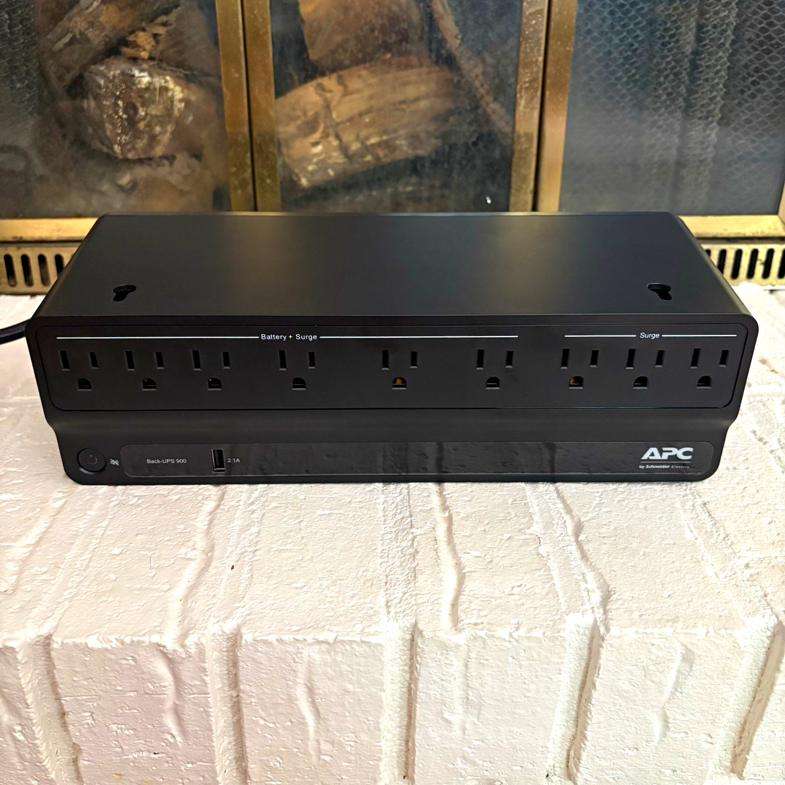 APC BVN900M1 Back-UPS 900VA 480W 9-Outlet Surge USB UPS Tower Black