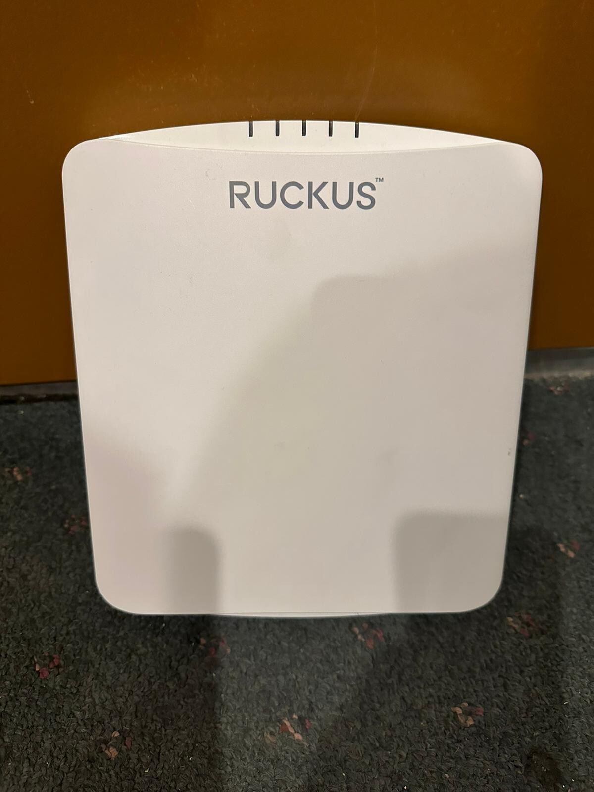Ruckus ZoneFlex R750 2400Mbps Wi-Fi 6 4x4:4 Access Point.   