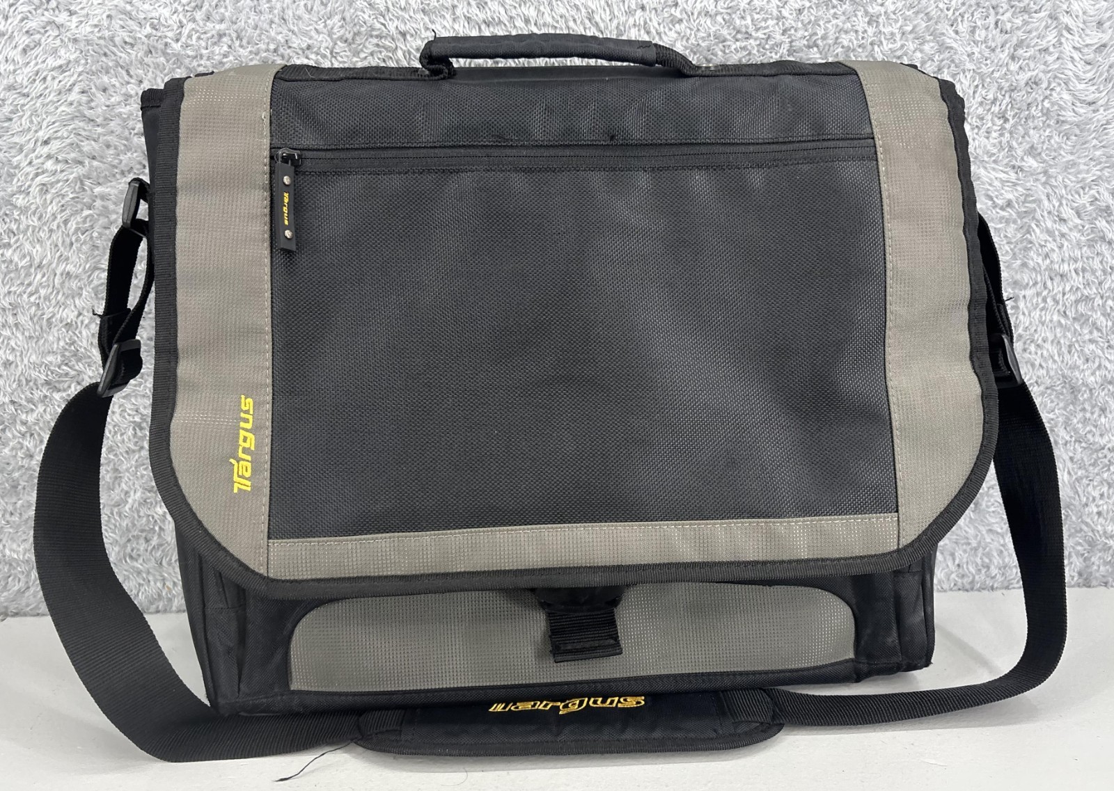 Targus CityGear Messenger Laptop Bag Black Gray Nylon Shoulder Bag Case