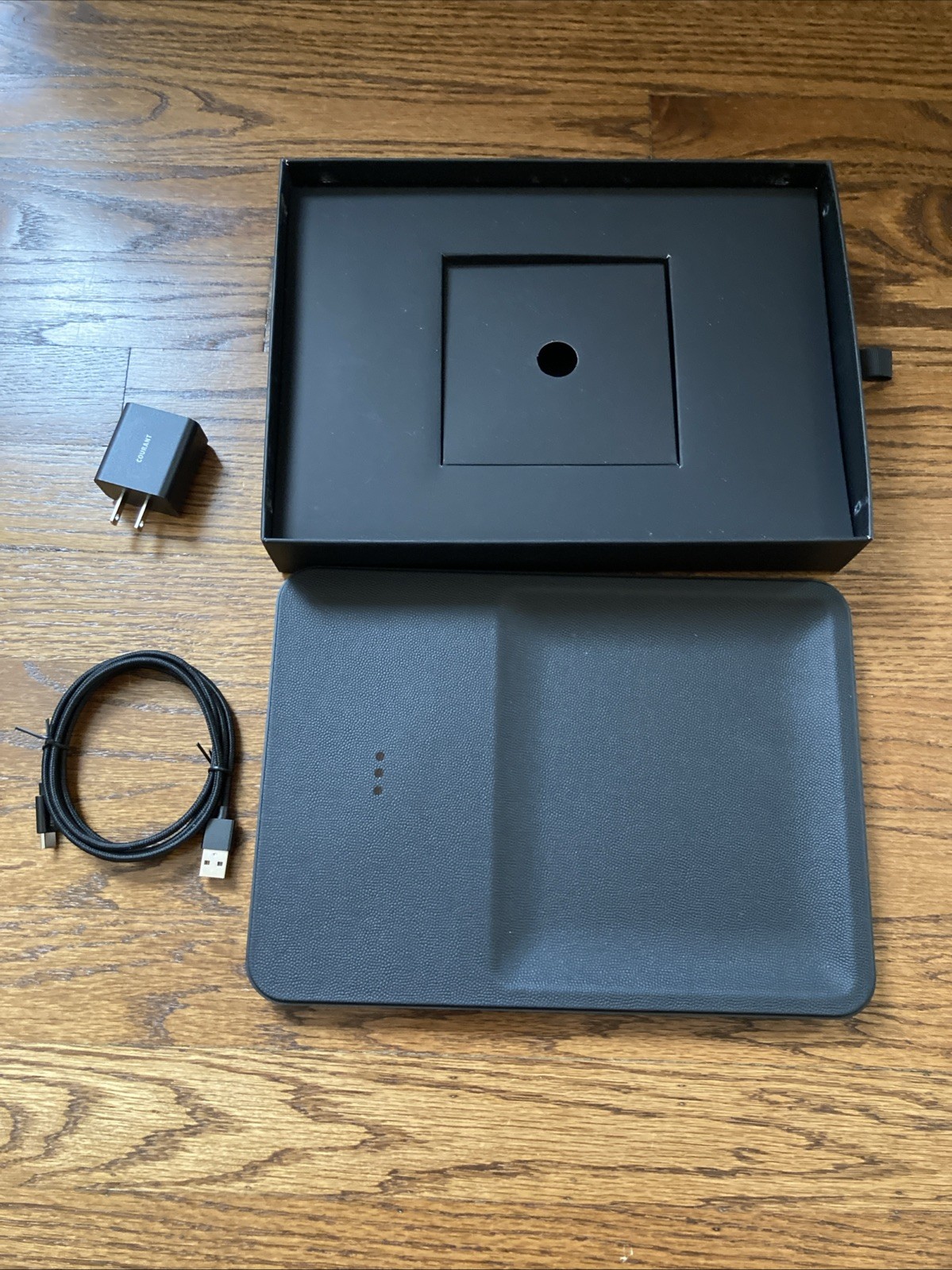 Courant Catch:3 Classics Leather Wireless Charger Charging Station Valet Tray