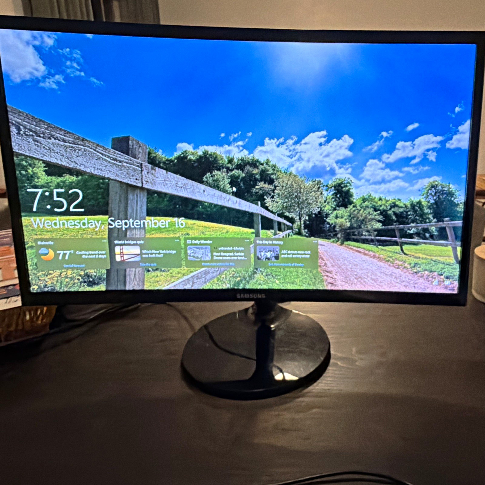 Samsung CF390 C24F390FH 24" Curved LCD Monitor 1080p HDMI VGA Black