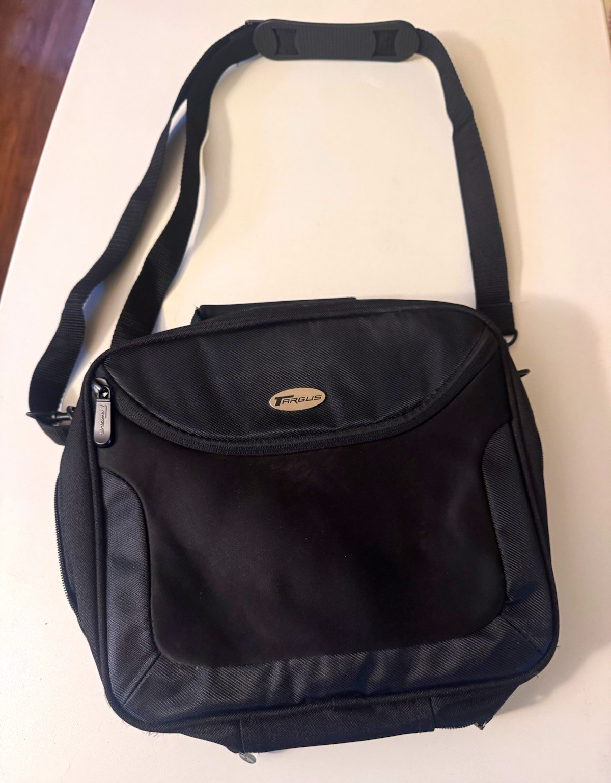 Targus Black Nylon Padded Shoulder travel bag