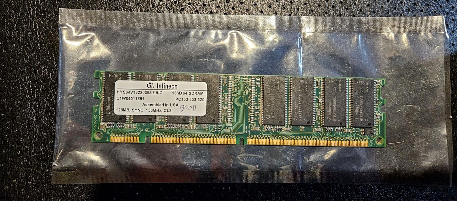 Infineon SDRAM 128MB  133MHz  CL3 16Mx64  PC133-333-520  168-pins