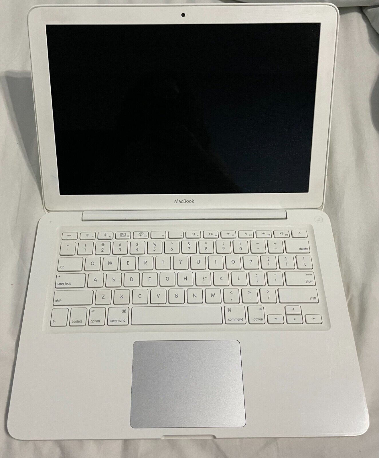 Apple MacBook A1181 13 inch Laptop - MC240LL/A (May, 2009) White Laptop 