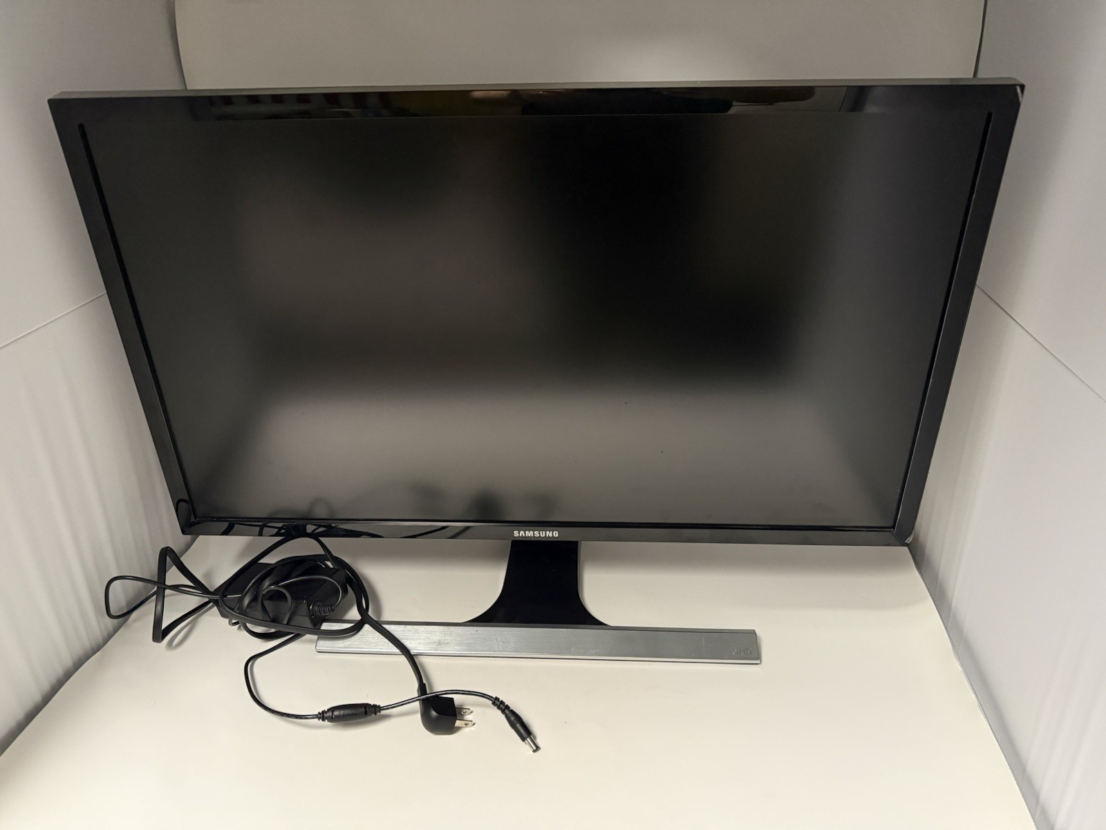 Samsung U28E590D 28" 4K UHD LED Monitor 3840x2160 HDMI DisplayPort LU28E590DS/ZA