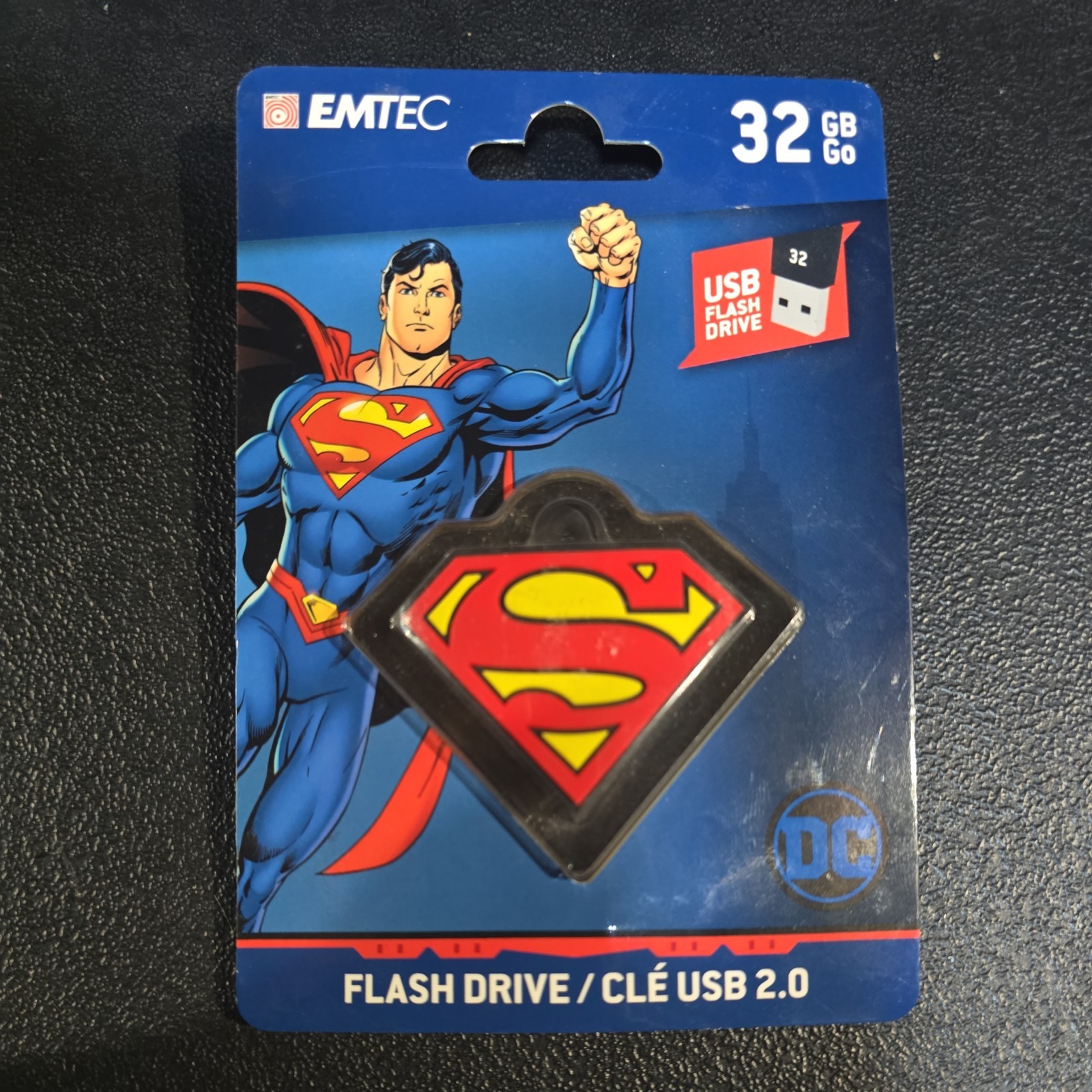 New Superman USB 2.0 32GB Flash Drive Keychain Emtec DC Comics 32 GB 
